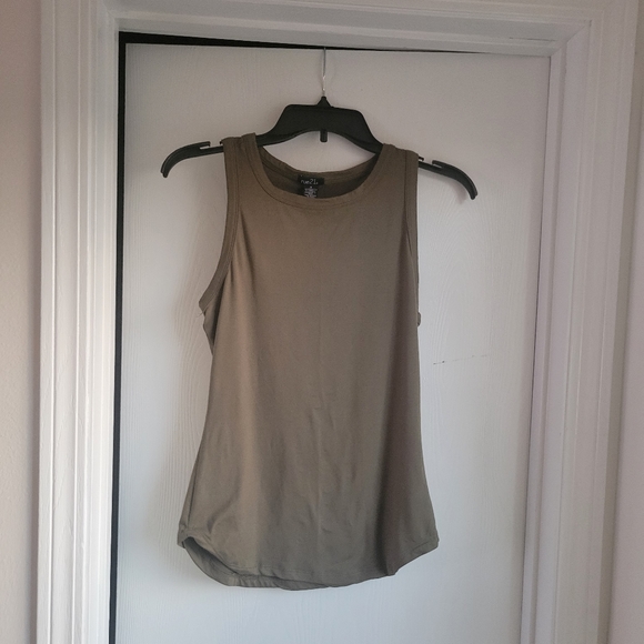 Rue21 Tops - 🟣Hunter green tank top